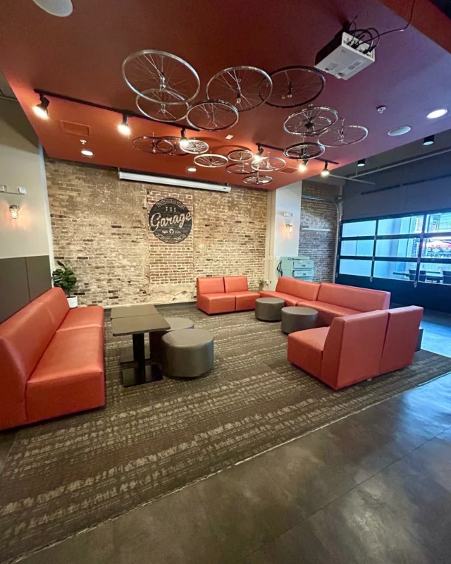Splash, lift, study, repeat! 💦🏋️‍♀️📚 
Life’s better at Park East with a pool, gym, study lounge and game room just steps away! Don’t miss out—lease now and live your best life! ✨🏡 

#ParkEastLiving #ApartmentGoals #Apartmenthunt #Leasetoday #Fall2025 #Downtownliving #Springfieldmo #Apartmentliving #Amenities