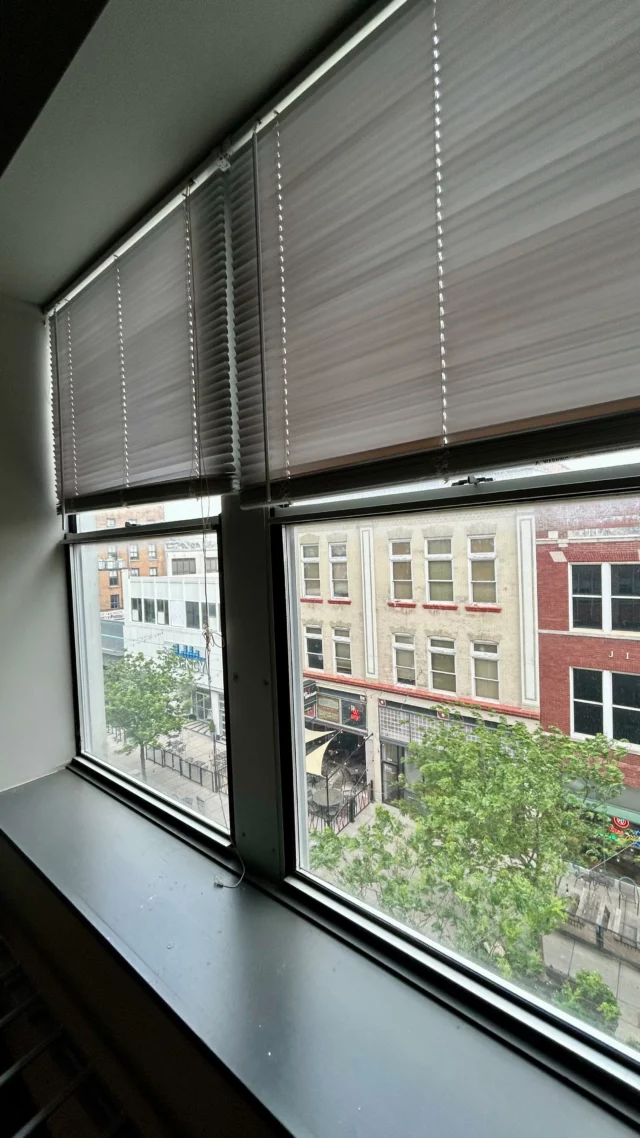 Take a Look at our 1x1✨McDaniel✨

This beautifully furnished one-bedroom apartment overlooks downtown Springfield and is available now!
✅ In-unit Washer & Dryer
✅ Fully Furnished
✅ Pet Friendly
✅ Move-In Fees Waived
Limited Availability🏡
Secure your spot before it’s gone!🔥

#SpringfieldLiving #DowntownSpringfield #PetFriendlyLiving #FurnishedApartment #OneBedroom #ApartmentForRent #MoveInReady #NoMoveInFees #LastOneLeft #LiveComfortably